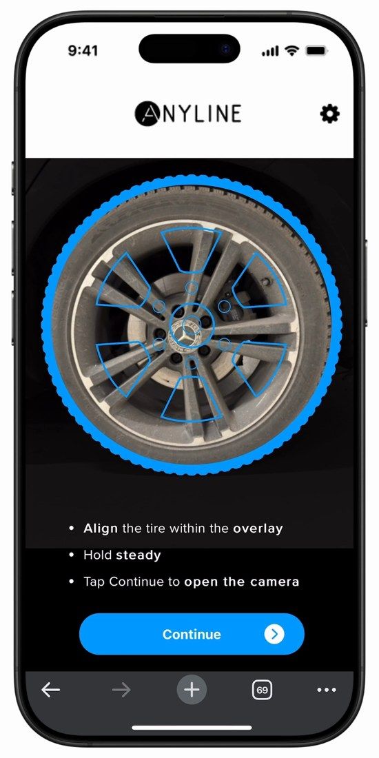Anyline / TireBuddy, stage 3: Camera preview with the blue circular overlay aligned to a Mercedes-style alloy wheel; sam
