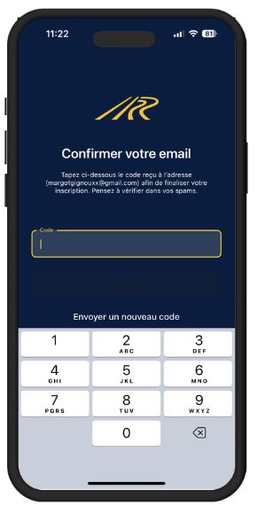 CaRool, stage 1: FleetCheck 'Confirmer votre email': numeric code field with 'Envoyer un nouveau code' - em