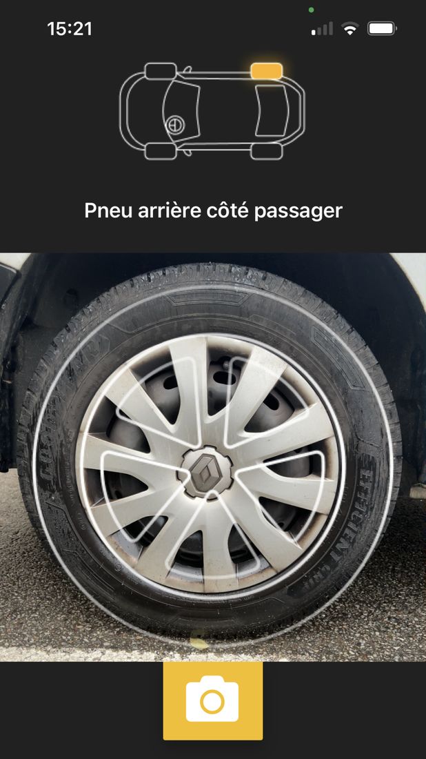 CaRool, stage 2: Workshop app capture header: car pictogram highlights rear-passenger wheel and label 'Pneu